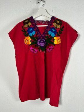 Vintage Mexican Womens Top Medium Red V-Neck Cap Sleeve Boho Artisan Embroidered